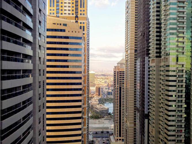 Emirates Crown Building Guide