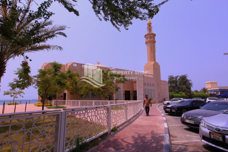 Royal Marina Villas, Marina Village