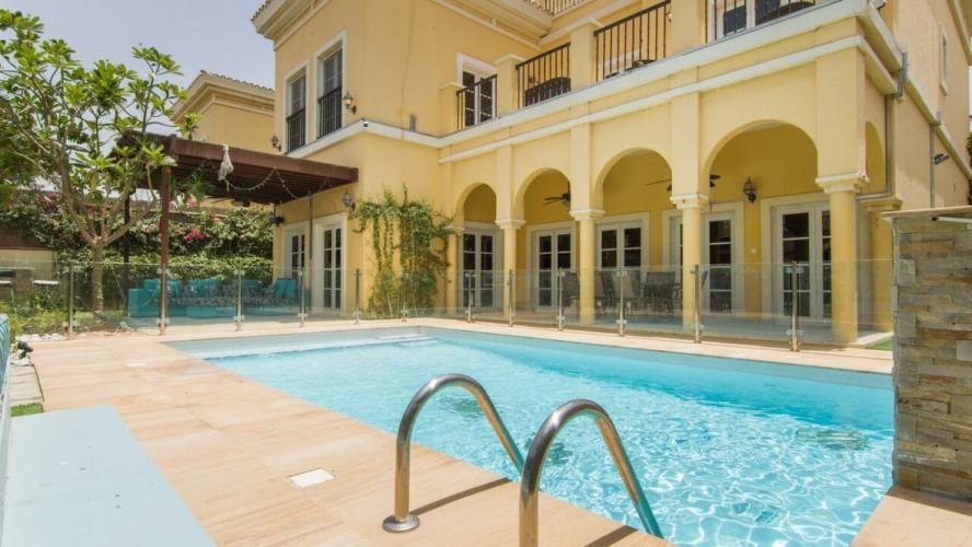 The Centro, The Villa